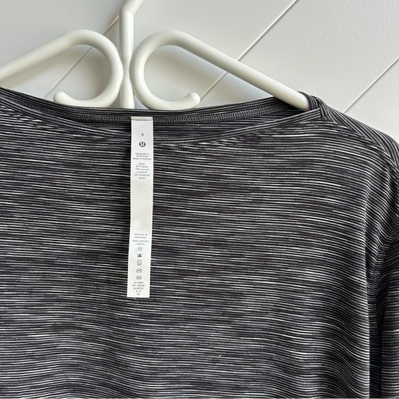 Lululemon Back in Action Long Sleeve Shirt
Wee Are From Space Dark Carbon size 4 - Picture 4 of 7